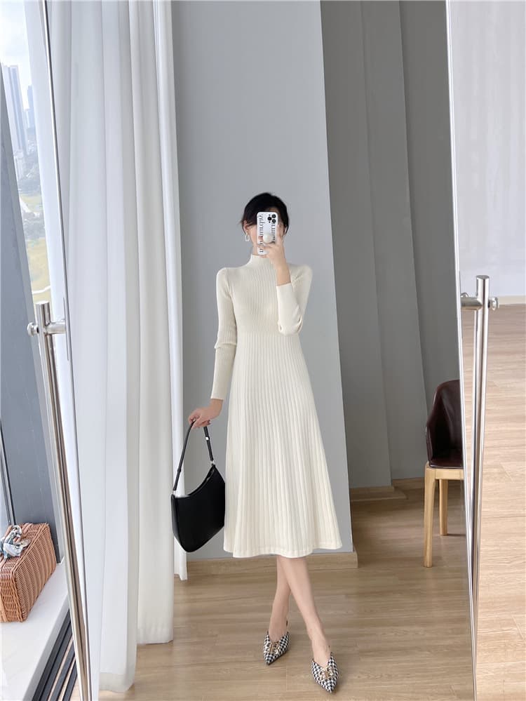 ロングワンピース タートルネックプリーツワンピース