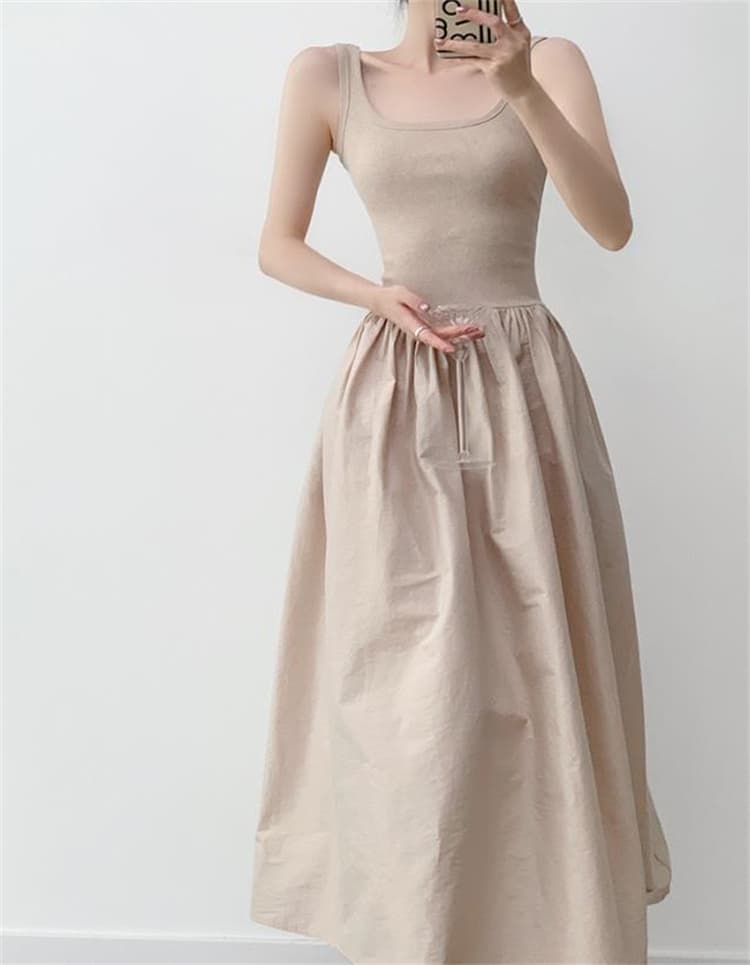 大人可愛い背中見せニットノースリーブロングワンピース