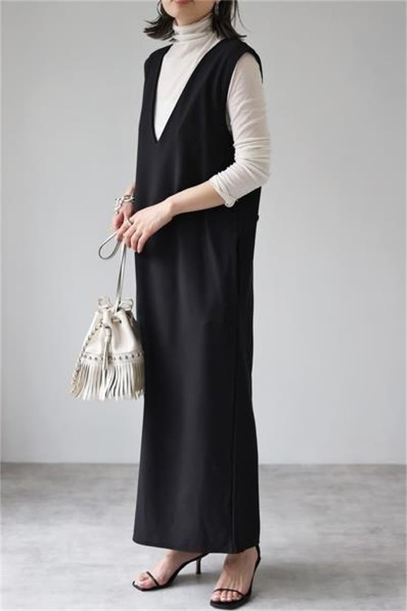 ロングワンピース 上品ノースリーブ ベストワンピース 深めブイネック ロング丈 通勤