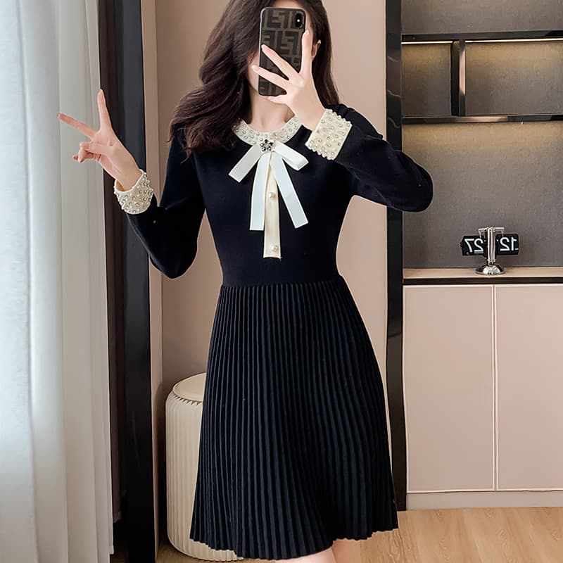 ロングワンピース ニット 胸元リボン付きプリーツロングワンピース