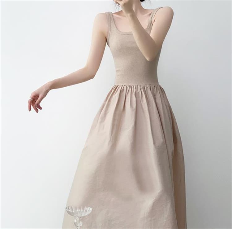 大人可愛い背中見せニットノースリーブロングワンピース