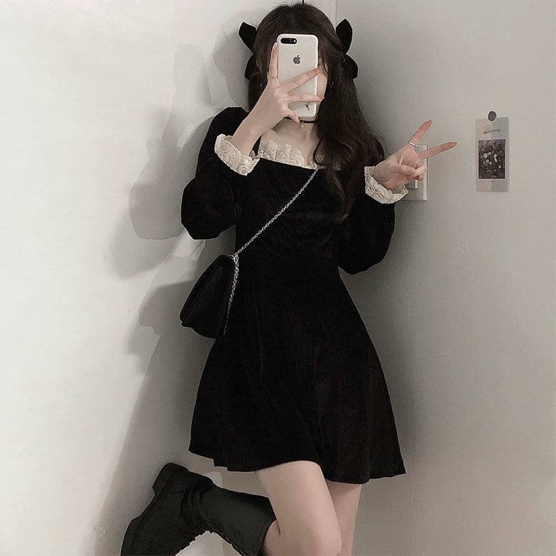 ロングワンピース レース襟付きベルベット姫袖ワンピース