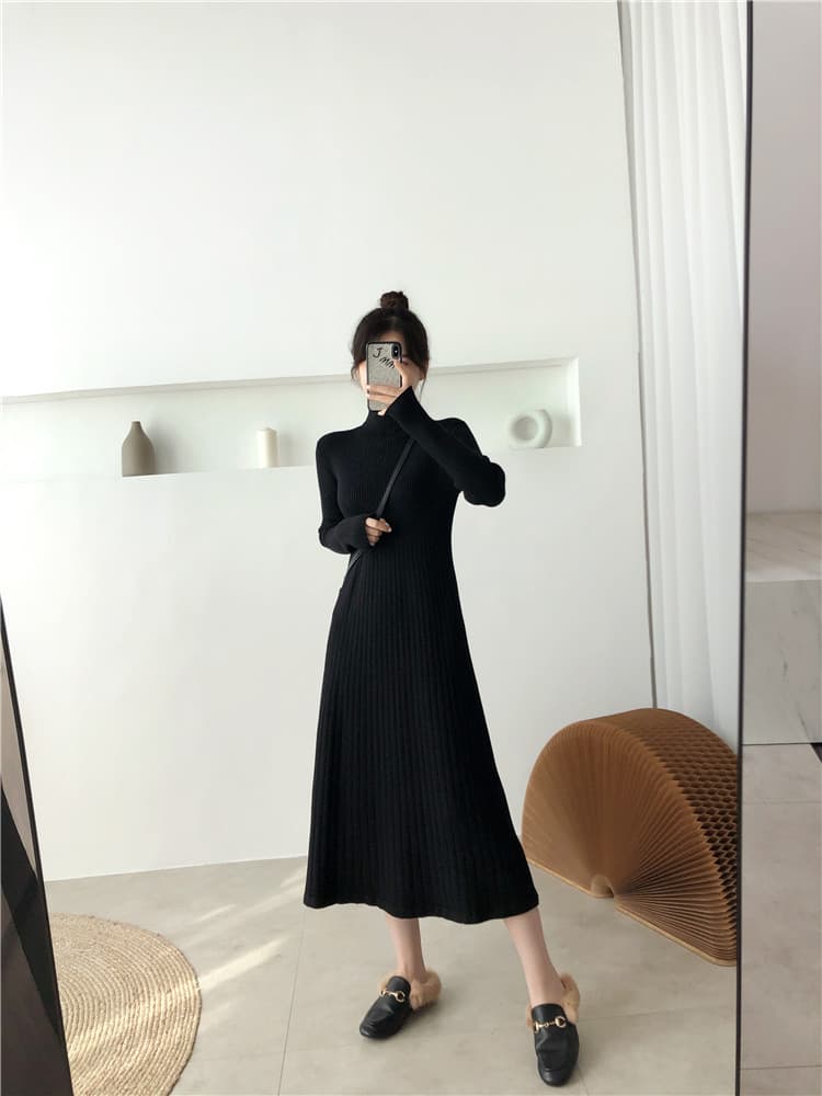 ロングワンピース タートルネックプリーツワンピース