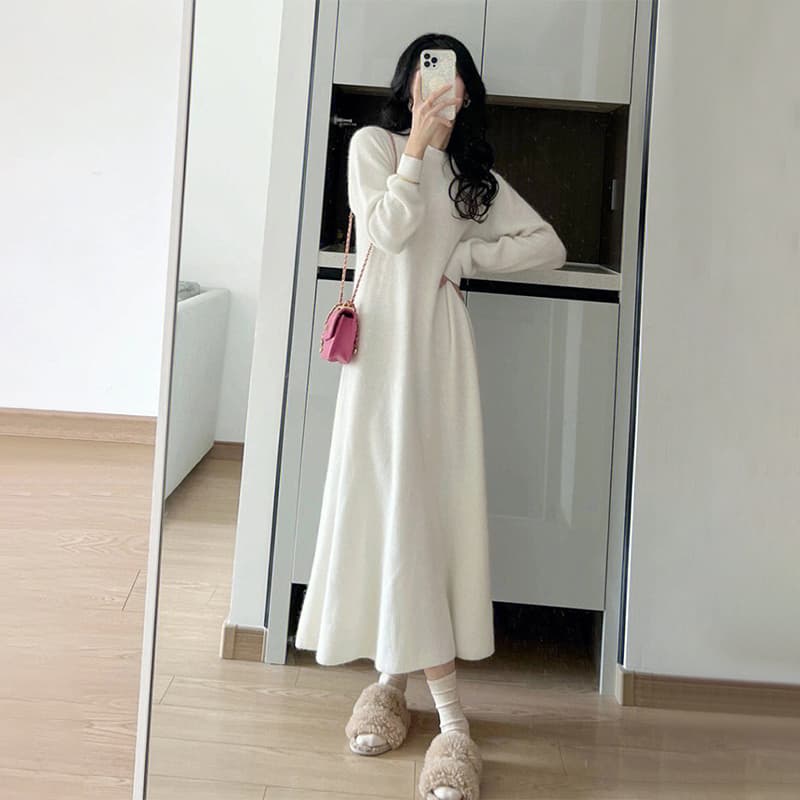 ロングワンピース ニット 上品な丸首長袖ゆったりシルエット編み地ワンピース