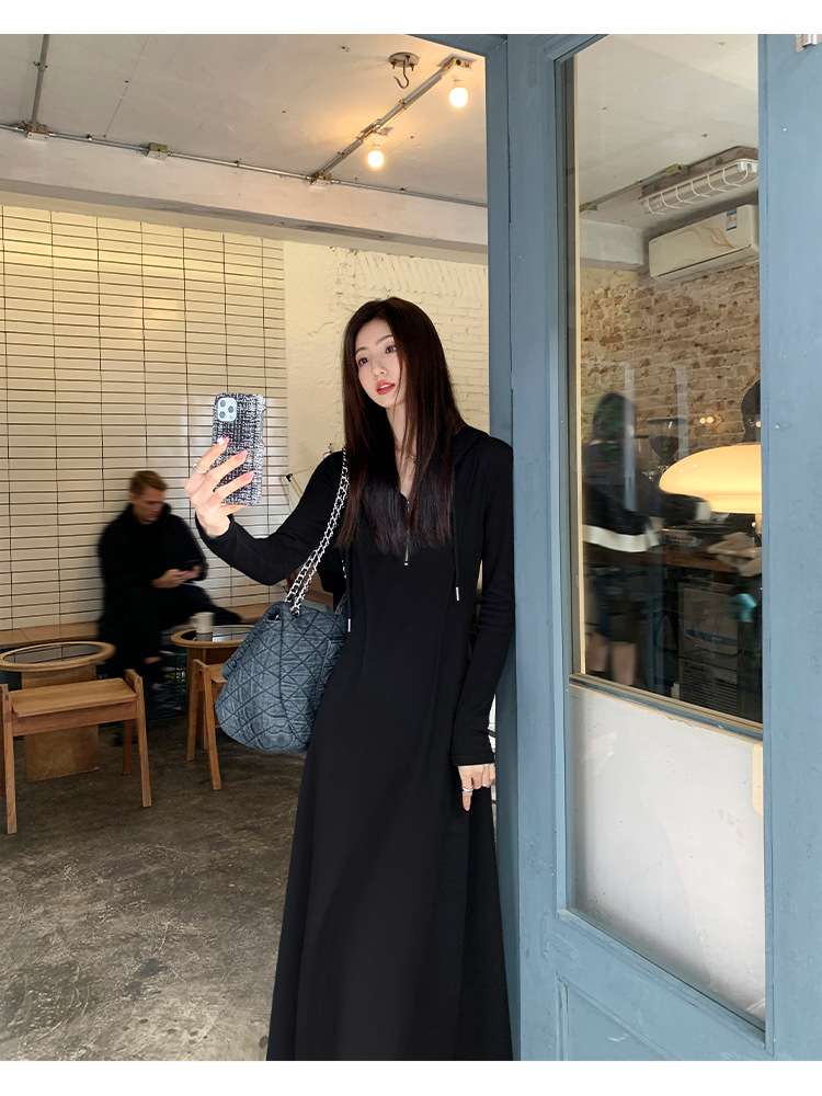 ロングワンピース すっきり着こなせるフード付きマキシ丈ワンピース