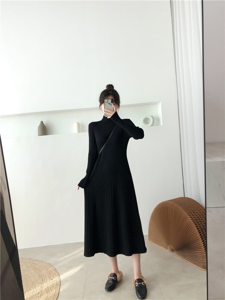 ロングワンピース タートルネックプリーツワンピース