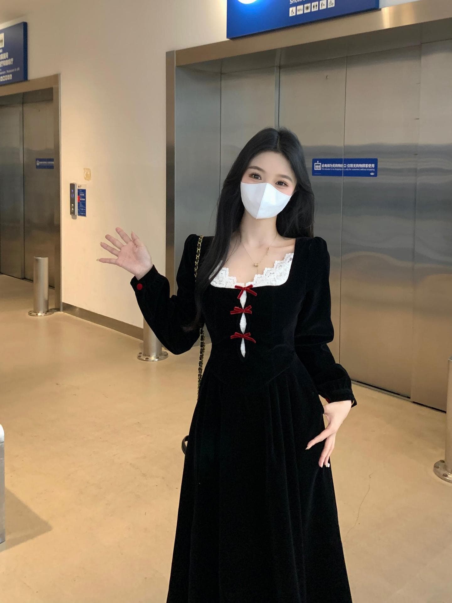 ロングワンピース 優美な姫袖ベロアレースワンピース