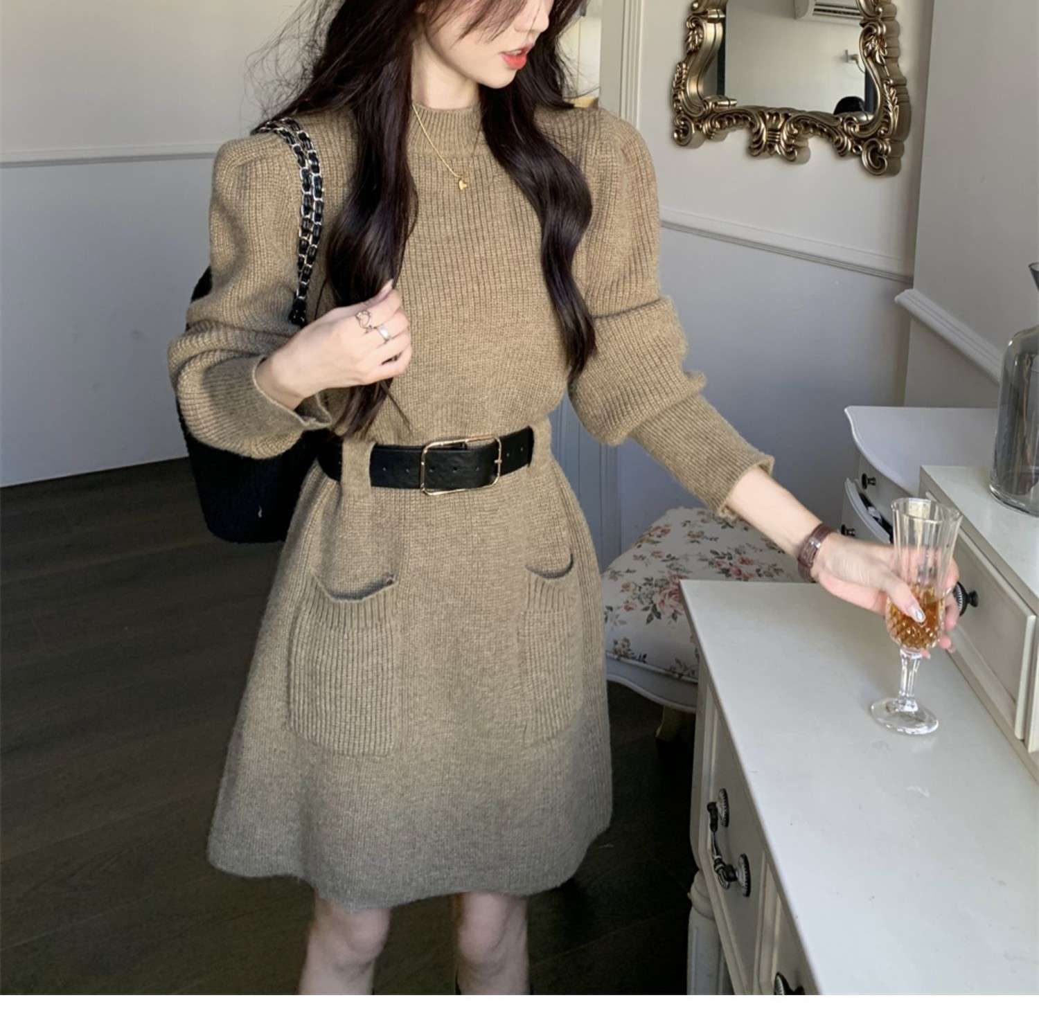 ロングワンピース ふんわり袖のベルト付きニットワンピース