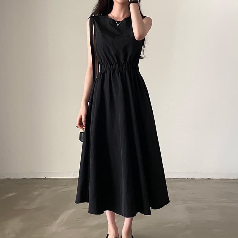 ロングワンピース 夏新作ノースリーブワンピース黒カットアウト