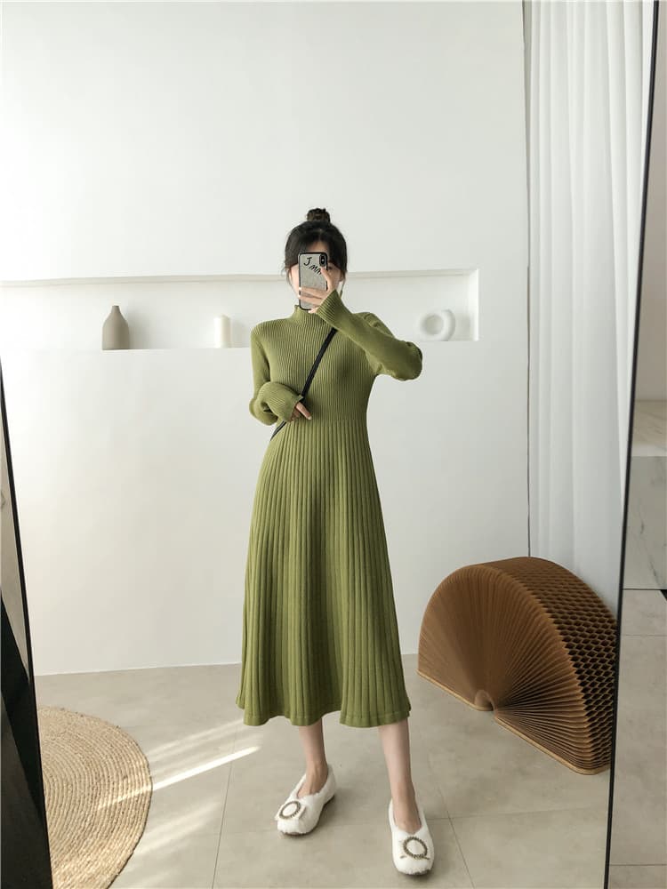 ロングワンピース タートルネックプリーツワンピース