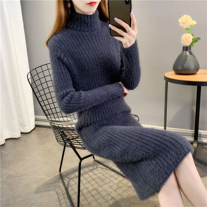 ロングワンピース もこもこ素材のタートルネックニットワンピース