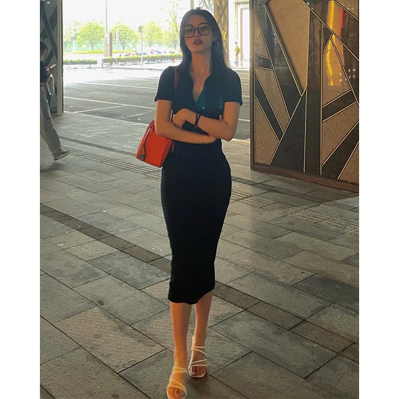 ロングワンピース シャツ 深い襟ぐりが魅力の半袖シャツワンピース