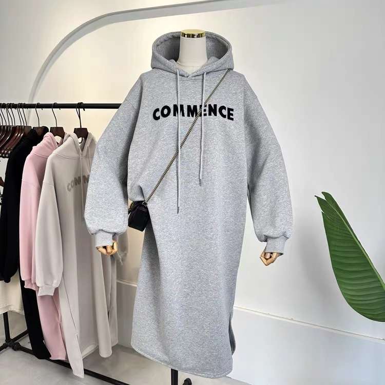 ロングワンピース 『ゆったりあったかフード付きワンピース』