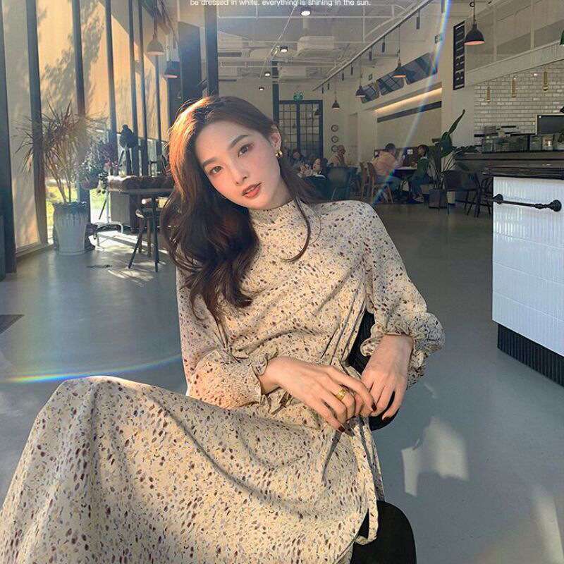 ロングワンピース 優美な小花柄フレアシルエットワンピース