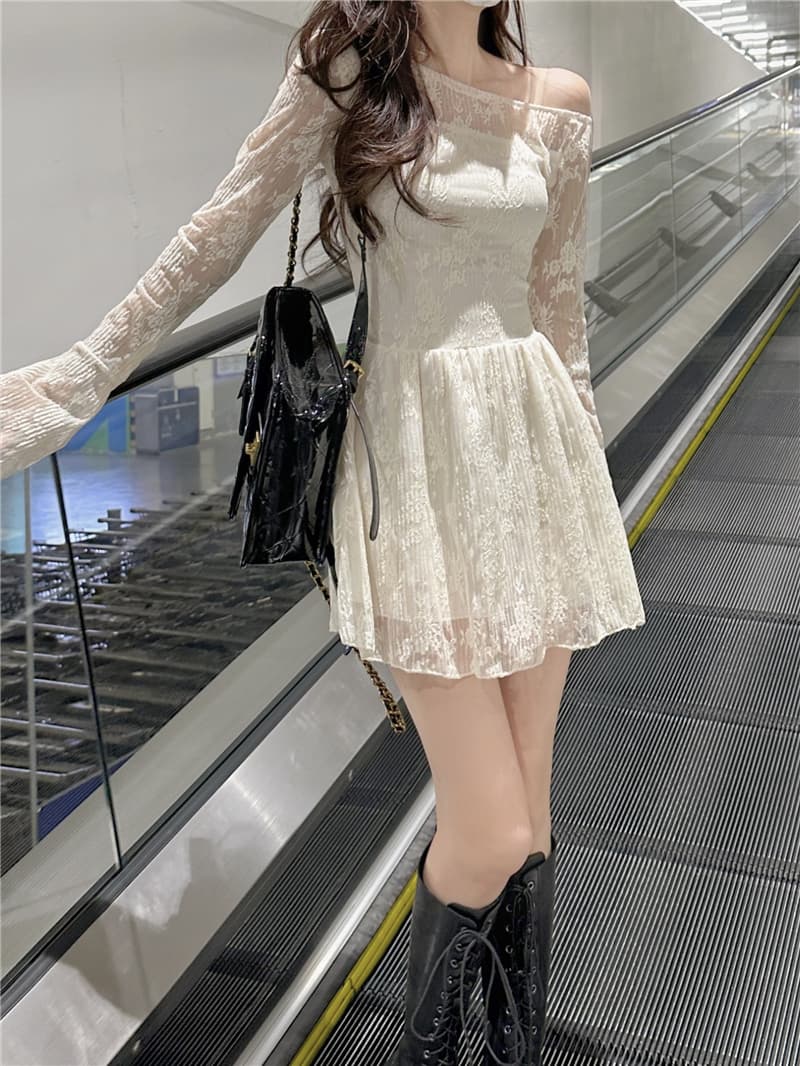 ロングワンピース レース花柄ボリューム袖ワンピース