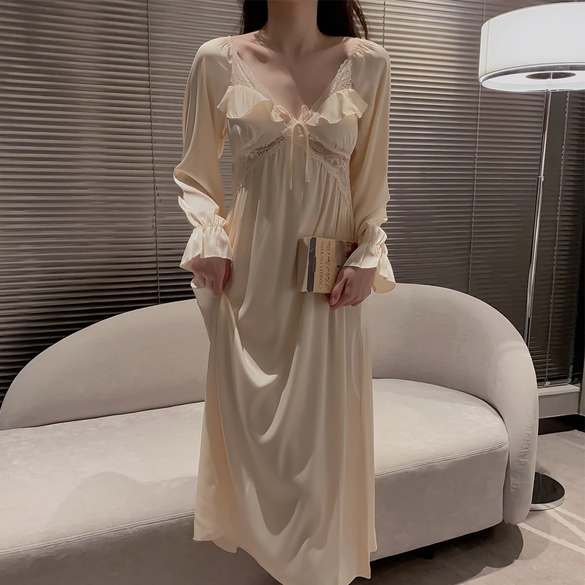 ロングワンピース レース 優美なレース装飾ナイトドレス