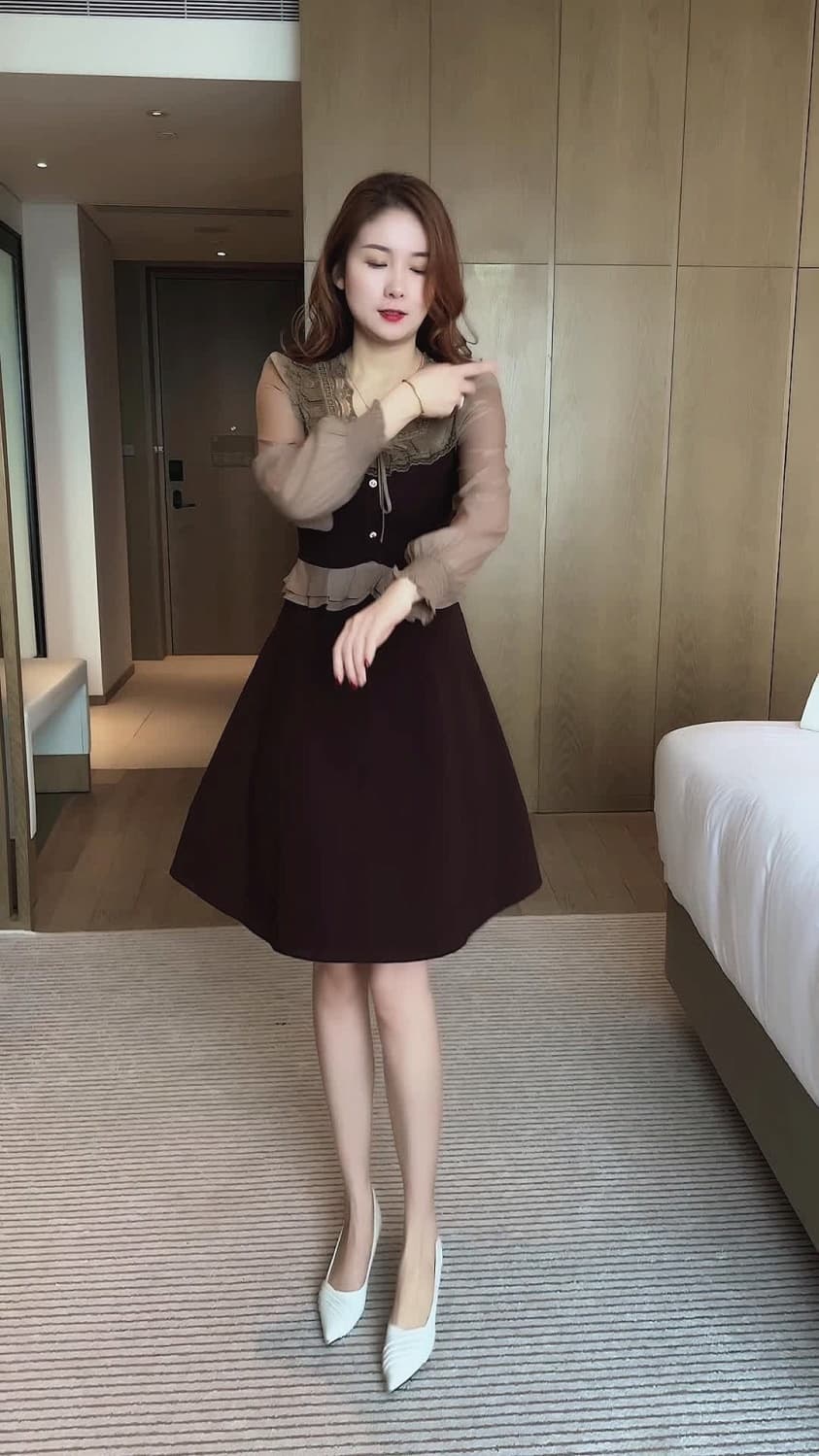 ロングワンピース 優美なレース襟シースルーワンピース