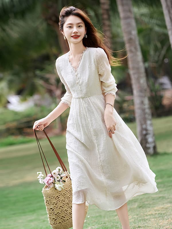 ロングワンピース レース 優美なレース刺繍入りワンピース