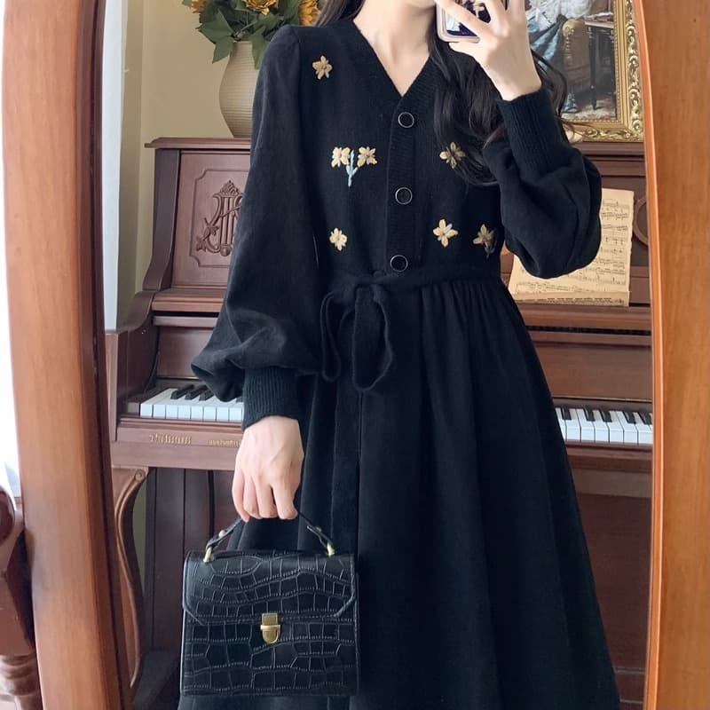 ロングワンピース 花刺繍ゆったりロマンティックワンピース