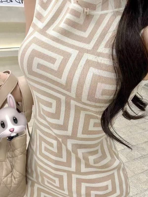 ワンピース タートルネック 幾何学模様タイト美シルエットワンピース